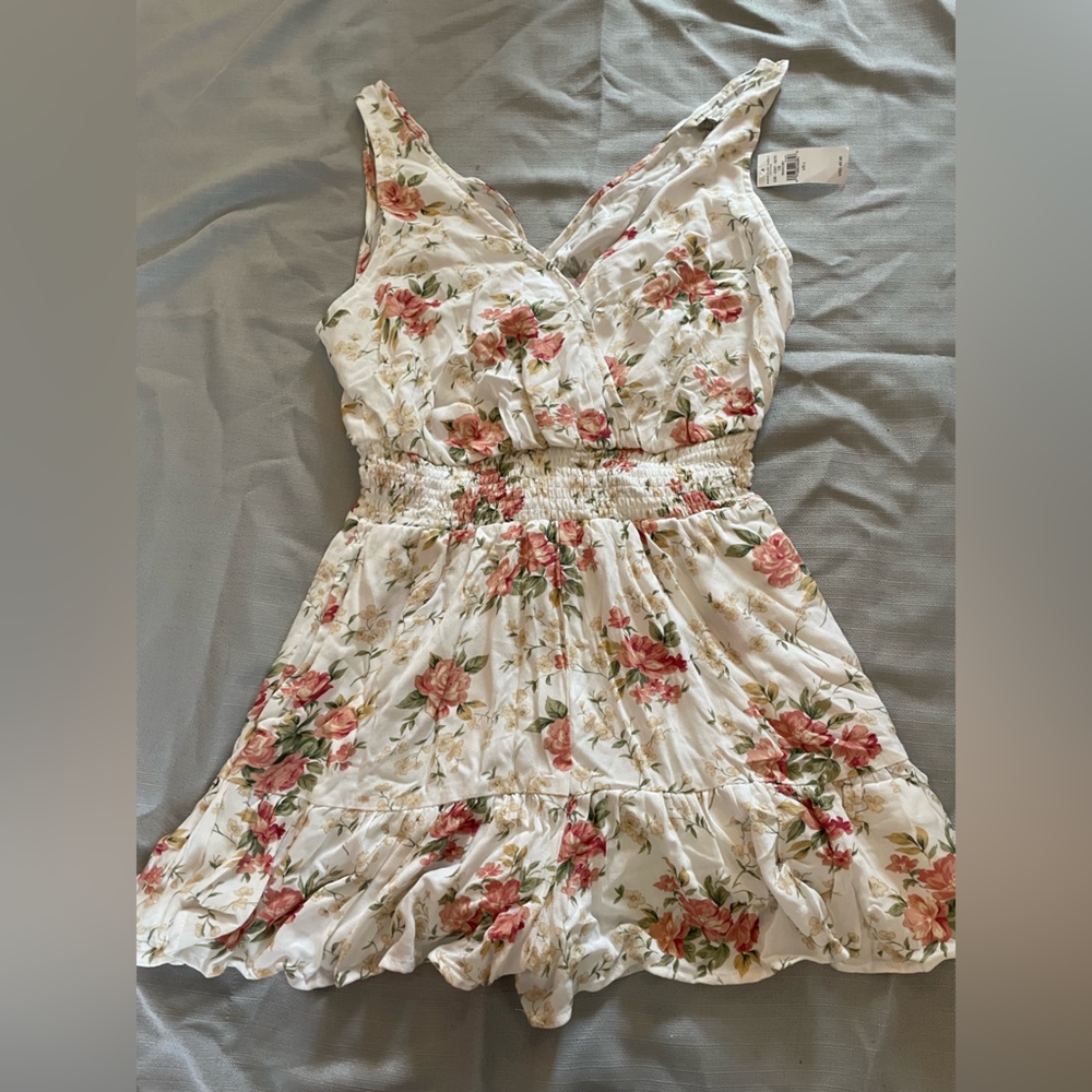 NEW - American eagle floral romper size large